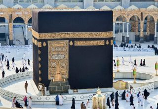 The_Ka'ba,_Great_Mosque_of_Mecca,_Saudi_Arabia_(4)