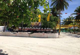 Ungoofaaru,_Maldives_-_panoramio
