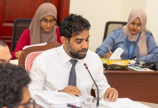 ރައްޔިތުން މަޖިލީހުގެ މަނަދޫ ދާއިރާގެ މެމްބަރު ހުސްނީ މުބާރަކް/ ފޮޓޯ: މަޖިލިސް