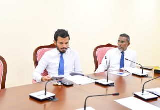 ގެމަނަފުށި ދާއިރާގެ މެމްބަރު އަސަދުﷲ ޝިހާބު/ފޮޓޯ: މަޖިލިސް