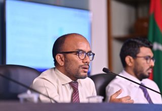 މާލީ ހާލަތު ބަޔާން ކުރަން ބޭއްވި ނޫސްވެރިންގެ ބައްދަލުވުމުގެ ތެރެއިން: ފޮޓޯ/ ފިނޭންސް މިނސްޓްރީ