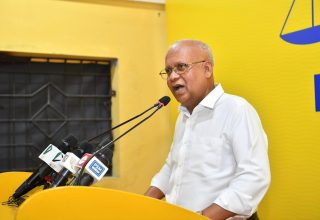 ރާއްޖެއިން ސިންގަޕޫރަށް ކަނޑައަޅާފައި ހުންނަވާ ސަފީރު އަހުމަދު ތަސްމީން އަލީ/ ފޮޓޯ: ޝަރުހާން