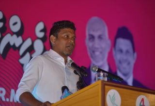 އިދިކޮޅުގެ ރިޔާސީ ކެންޑިޑޭޓ ޑރ. މުހައްމަދު މުއިއްޒުގެ ރަނިންމޭޓު ހުސެއިން މުހައްމަދު ލަތީފް