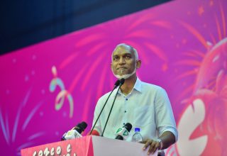 ޑރ މުހައްމަދު މުއިއްޒު: ފޮޓޯ/ އިންތިހާބީ ރައީސްގެ އޮފީސް