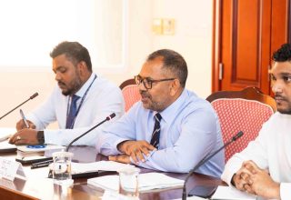 ބަޖެޓު ކޮމެޓީގެ ބައްދަލުވުމުގެ ތެރެއިން: ފޮޓޯ މަޖިލިސް