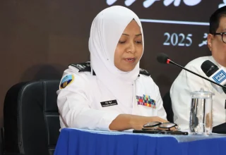 ކޮމިޝަނަރ ޖެނެރަލް އޮފް ކަސްޓަމްސް ފާޠިމަތު ދިޔާނާ