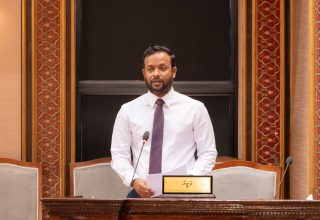 ހައުސިން އެންޑް ކޮންސްޓްރަކްޝަން މިނިސްޓަރ ޑރ. އަބްދުﷲ މުއްތަލިބު/ ފޮޓޯ: މަޖިލިސް