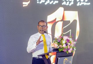 ސަންގުގެ 11 ވަނަ އަހަރީ ދުވަހުގެ ހަފްލާގައި ރައީސް ނަޝީދު ވާހަކަ ދައްކަވަނީ/ ފޮޓޯ: ސަންގު
