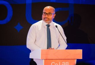 ފޮޓޯ: ދާޚީލީ ސަލާމަތާއި މަސައްކަތްތެރިކަމާއި ފަންނިއްޔާތާ ބެހޭ ވަޒީރު ޢަލީ އިޙްސާން
