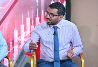 ކުރީގެ ޗީފް ފައިނޭންޝަލް ބަޖެޓް އެގްޒެކެޓިވް އަހުމަދު ސަރުވަޝް އާދަމް/ ފޮޓޯ: ސަންގު