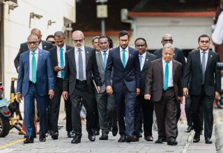 ނާޒިމް މަގާމުން ވަކުރަނީ ފިތުނަވެރިކަން އުފައްދާ، ވަކި ސިޔާސީ ފިކުރަކަށް ބުރަވެ މަސައްކަތް ކުރާތީ: ޕީއެންސީ ޕީޖީ -- ފޮޓޯ: މިރާޝް ނާޝިމް / އަދަދު