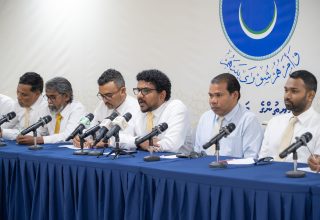 އެމްޑީޕީގެ ޕާލިމަންޓްރީ ގުރޫޕުން ބޭއްވި ނޫސްވެރިންގެ ބައްދަލުވުން/ ފޮޓޯ: މަޖިލިސް