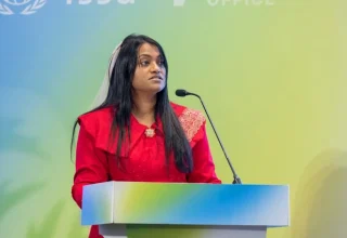ޕެންޝަން އޮފީސްގެ ސީއޯއޯ ޝިއުނާ: އޭނާ ވަނީ މަގާމުން ސަސްޕެންޑުކޮށްފައި -- ފޮޓޯ: ޕެންޝަން އޮފީސް