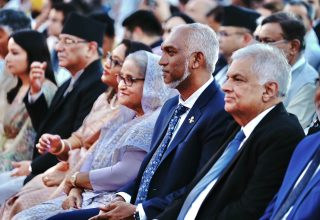އިންޑިއާގެ ބޮޑުވަޒީރާއި އިންޑިއާ ސަރުކާރުގެ ކައުންސިލް އޮފް މިނިސްޓަރސް ހުވާކުރެއްވުގެ ރަސްމިއްޔާތުގައި ރައީސުލްޖުމްހޫރިއްޔާ ބައިވެރިވެވަޑައިގަތުން