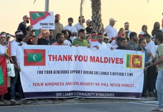 ލަންކާއަށް ދިމާވި ބޮޑު ގެއްލުމުން އަރައިގަތުމަށް ރާއްޖެއިން ލިބުނު އެހީތެރިކަމަށް ޝުކުރު އަދާކުރުމަށް ބޮޑުއެއްވުމެއް ބާއްވައިފި --- ފޮޓޯ: ޕީއެސްއެމް