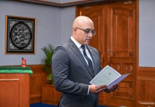 ފިނޭންސް މިނިސްޓަރު ހަސަން ޒަރީރު. --- ފޮޓޯ: ރައީސް އޮފީސް