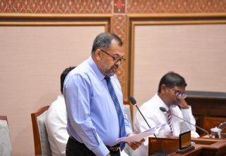 ފިނޭންސް މިނިސްޓަރު މޫސާ ޒަމީރު: ފޮޓޯ/ މަޖިލިސް