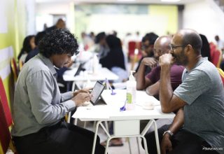 ގެދޮރުވެރިޔާ ފުލެޓްތައް ދޫކުރަން އެއްބަސްވުމުގައި ސޮއިކުރުން/ ފޮޓޯ: ޕީއެސްއެމް