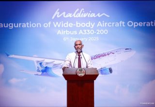 މޯލްޑިވިއަންގެ އެއާބަސް އޭ330 ގެނައުމަށް ބޭއްވި ރަސްމިއްޔާތުގައި ރައީސް މުއިއްޒު ވާހަކަފުޅު ދައްކަވަނީ -- ފޮޓޯ: ރައީސް އޮފީސް