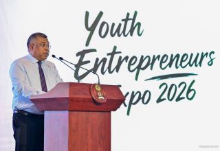 ބީއެމްއެލްގެ ސީއީއޯ ޝަރީފް: ފޮޓޯ ރައީސް އޮފީސް