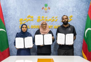 އެމް އޯޔޫގައި ސޮއިކުރުން