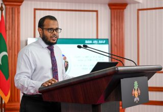 ރައީސް އޮފީހުގައި ބޭއްވި ނޫސްވެރިންގެ ބައްދަލުވުމުގެ ތެރެއިން - ފޮޓޯ: ރައީސް އޮފީސް