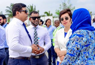 ޗައިނާގެ ޝިއަމެން އެއާލައިންސްއިން ރާއްޖެއަށް ދަތުރުތައް ފެށުން ފާހަގަކުރަން ބޭއްވި ރަސްމިއްޔާތު. (ފޮޓޯ/ޓޫރިޒަމް މިނިސްޓްރީ)