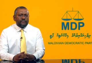 އެމްޑީޕީގެ ޗެއާޕާސަން އަދި އިގްތިސާދީ ވަޒީރު ފައްޔާޒް އިސްމާއީލް.
