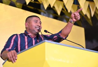 ޔޫތު މިނިސްޓަރު މަހުލޫފު ފޮޓޯ/އެމްޑީޕީ