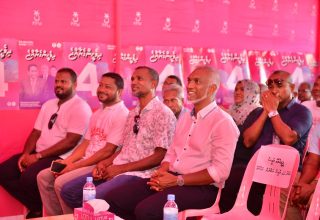 އއ މަތިވެރީގައި ބޭއްވި ޑރ މުއިއްޒުގެ ކެމްޕެއިން ޖަލްސާގެ ތެރެއިން. ފޮޓޯ: ޕީޕީއެމް