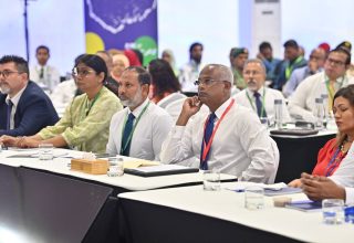 ވިއަވަތި ކޮންފަރެންސުގައި ރައީސް ސާލިހު އަދި އިމްރާން.
