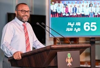 ރައީސުލްޖުމްހޫރިއްޔާގެ އޮފީހުގައި ބޭއްވި ނޫސްވެރިންގެ ބައްދަލުވުމުގެ ތެރެއިން.