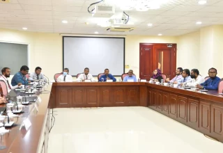 މިނިވަން މުއައްސަސާތަކުގެ ކޮމިޓީން މީޑިއާ ކައުންސިލްގެ މެންބަރުންނާ އެކު ބޭއްވި ބައްދަލުވުން - ފޮޓޯ: މަޖިލީސް