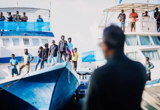 މަސްވެެރިން މާލޭގެ ފަޅުތެރޭގައި ކުރި މުޒާހަރާގެ ތެރެއިން/ ފޮޓޯ: