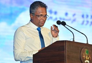 މާލެ ސިޓީ ކައުންސިލްގެ މޭޔަރ އާދަމް އާޒިމް