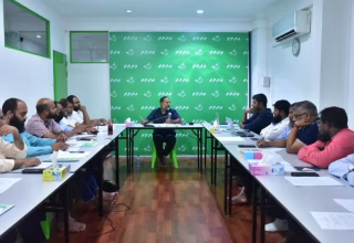 އަދާލަތު ޕާޓީގެ މަޝްވަރާ މަޖިލީހުގެ ބައްދަލުވުން ތެރެއިން/ ފޮޓޯ: އަދާލަތު