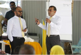 ރައީސް މުހައްމަދު ނަޝީދާއި، ފިނޭންސް މިނިސްޓަރު އިބްރާހިމް އަމީރު/ ފޮޓޯ: ފައިލް
