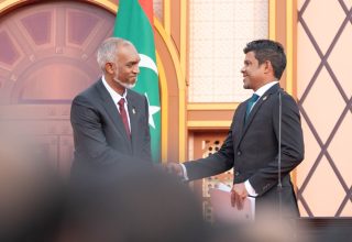 ރައީސުލްޖުމްހޫރިއްޔާ ޑރ މުހައްމަދު މުއިއްޒު ވެރިކަމުގެ ގާނޫނީ ހުވާ ކުރެއްވުމުގެ ރަސްމިއްޔާތުގެ ތެރެއިން.