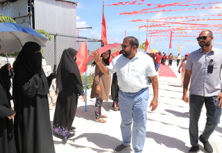 ގާސިމް ކެމްޕެއިންގައި ހެންބަދޫއަށް ވަޑައިގަތުން. ފޮޓޯ: އިސްމީ ފަޒް