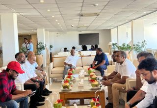 ޖޭޕީގެ ލީޑަރު ގާސިމް އަދި ރައީސް ސޯލިހާއިއެކު ޗީފް އޮފް ޑިފެންސް ޝާމާލް: ފޮޓޯ/ ޖޭޕީ
