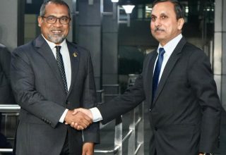 ހާރިޖީ ވަޒީރު އިންޑިއާއަށް ވަޑައިގެންނެވުން.