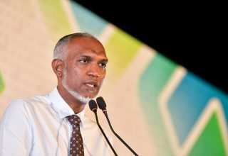 ސިޓީ ކައުންސިލުން ބޭއްވި ރައްޔިތުންގެ ބައްދަލުވުމުގައި މޭޔަރު ޑރ. މުހައްމަދު މުއިއްޒު ވާހަކަދައްކަވަނީ.