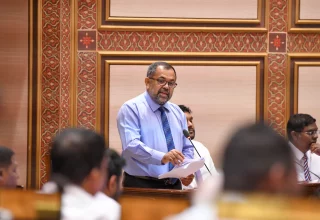 ފިނޭންސް މިނިސްޓަރ މޫސާ ޒަމީރު