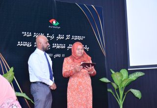 އެންޓީ ކޮރޮޕްޝަން ކޮމިޝަނުން ބޭއްވި ރަސްމިއްޔާތުގެ  ތެރެއިން: ފޮޓޯ އޭސީސީ