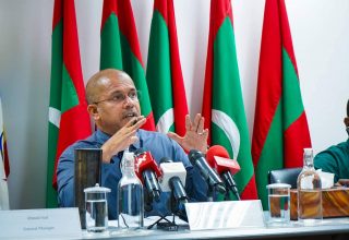 ސްޓެލްކޯއިން ބޭއްވި ނޫސްވެރިންގެ ބައްދަލުވުމުގައި ކުންފުނީގެ މެނޭޖިން ޑިރެކްޓަރު ޝަރީފް/ ފޮޓޯ: ސްޓެލްކޯ