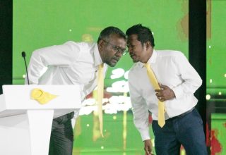 އެމްޑީޕީ އެތެރޭގެ އިންތިހާބުގެ ބަހުސްގައި، އިންތި އާއި ފައްޔާޒް/ ފޮޓޯ: ސަންގު ޓީވީ