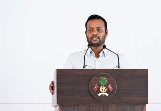 ކޮންސްޓްރަކްޝަން މިނިސްޓަރު އަބްދުﷲ މުއްތަލިބް/ ފޮޓޯ: ރައީސް އޮފީސް