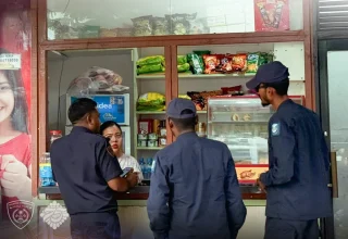 ކެފޭއެއް ބަލާ ފާސްކުރަނީ : ފޮޓޯ: ސަރުކާރު