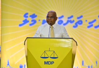 ކުރީގެ ފޮރިން މިނިސްޓަރ އަދި އެމްޑީޕީގެ ރައީސް އަބްދުﷲ ޝާހިދު/ ފޮޓޯ: މިހާރު