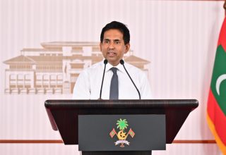 ފޮޓޯ  :ރައީސް އޮފީސް
